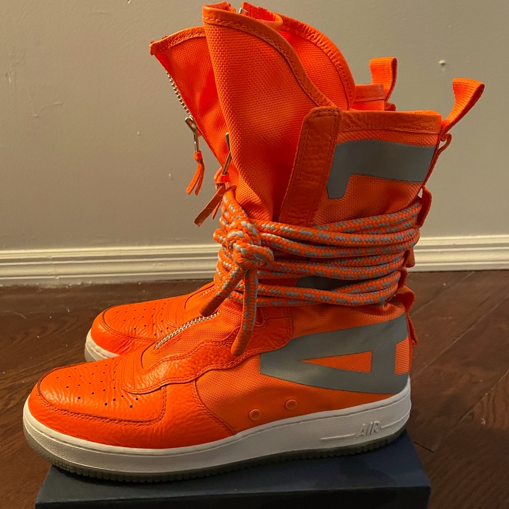 Nike SF Air Force 1 High orange